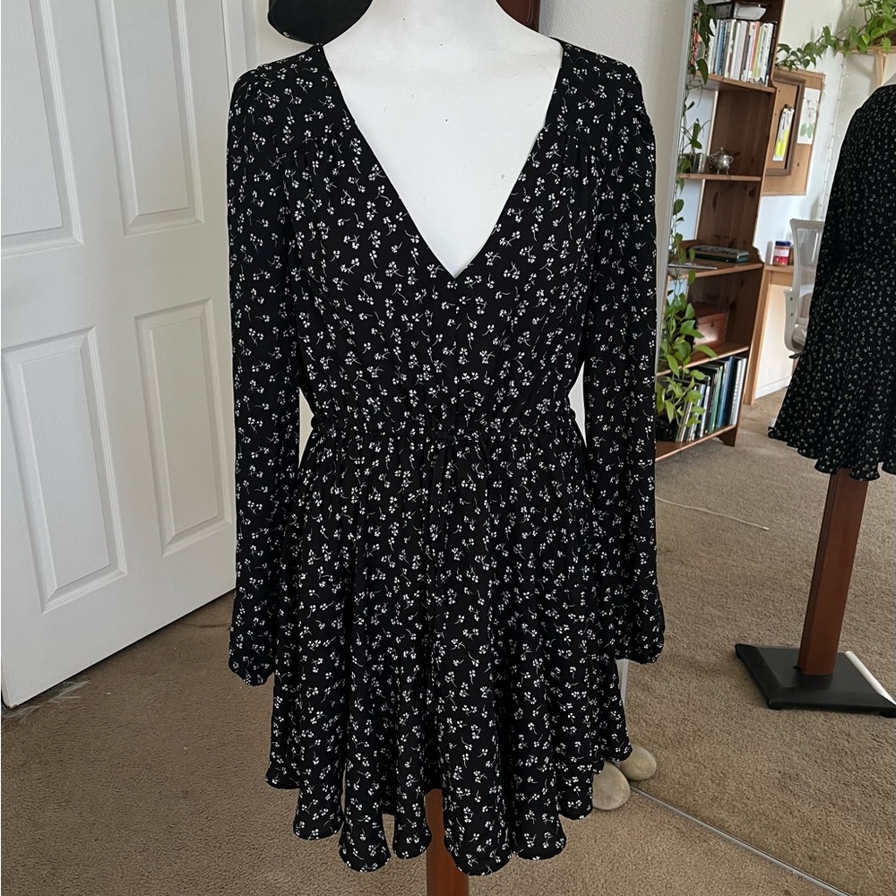 Steve Madden Black and White Floral Long Sleeve Dress
